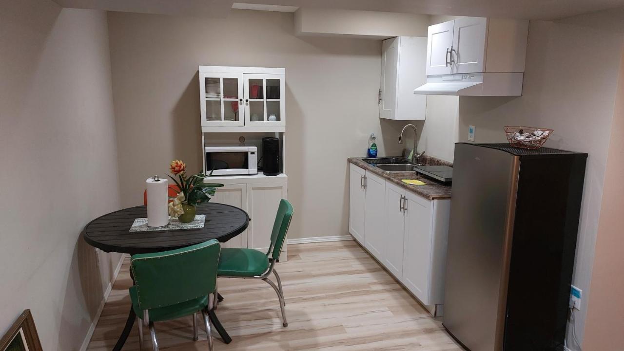 Lovely 1-Bedroom Basement Suite Winnipeg Exterior photo